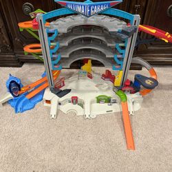 Hot Wheels Ultimate Garage And Criss Cross Crash