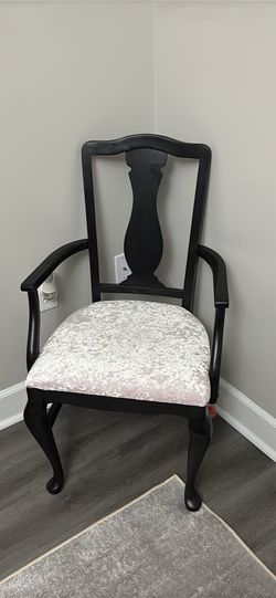 MOVING LAST DAY PICK UP SUNDAY Set of 5 chairs