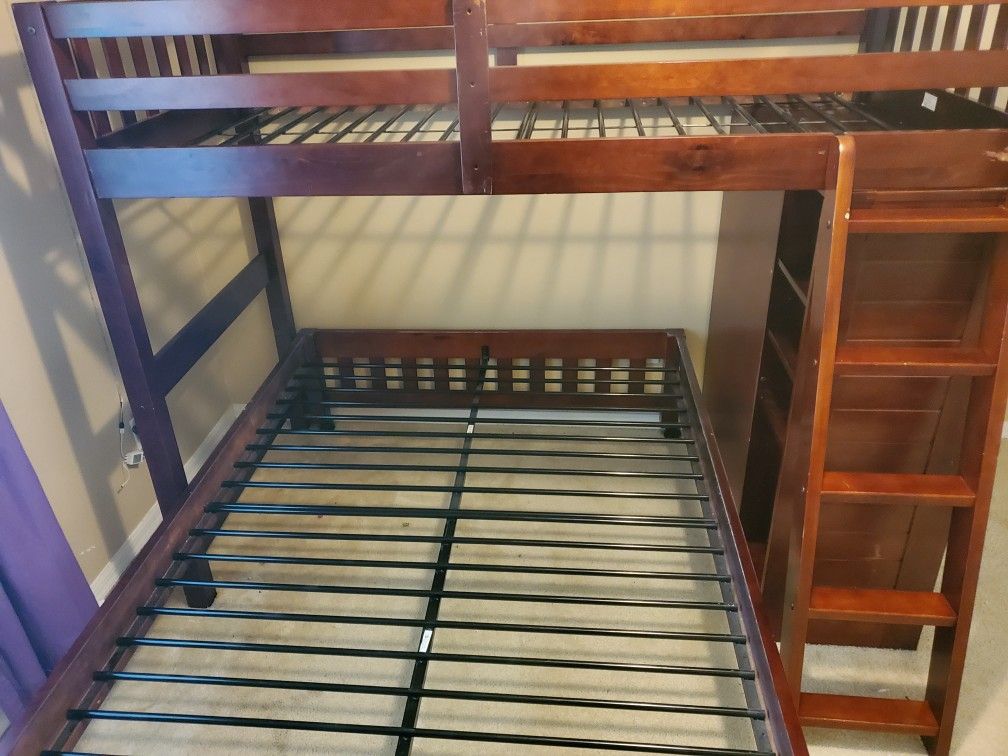 Badcock twin over full bunk bed for Sale in Clermont, FL OfferUp