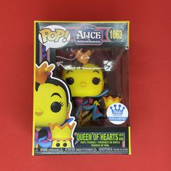 Funko POP! Alice In Wonderland #1063 Queen Of Hearts With King (Blacklight)