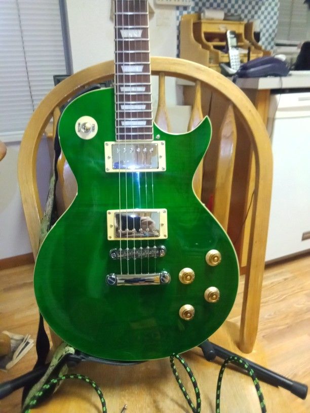Beautiful Setup Just Had The Strings Replaced With Jazz Blues USA And A Humbucker And Action Adjustment