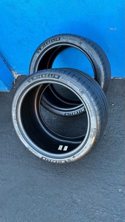 Michelin Pilot Sport 4 S Tires 305/30 ZR19