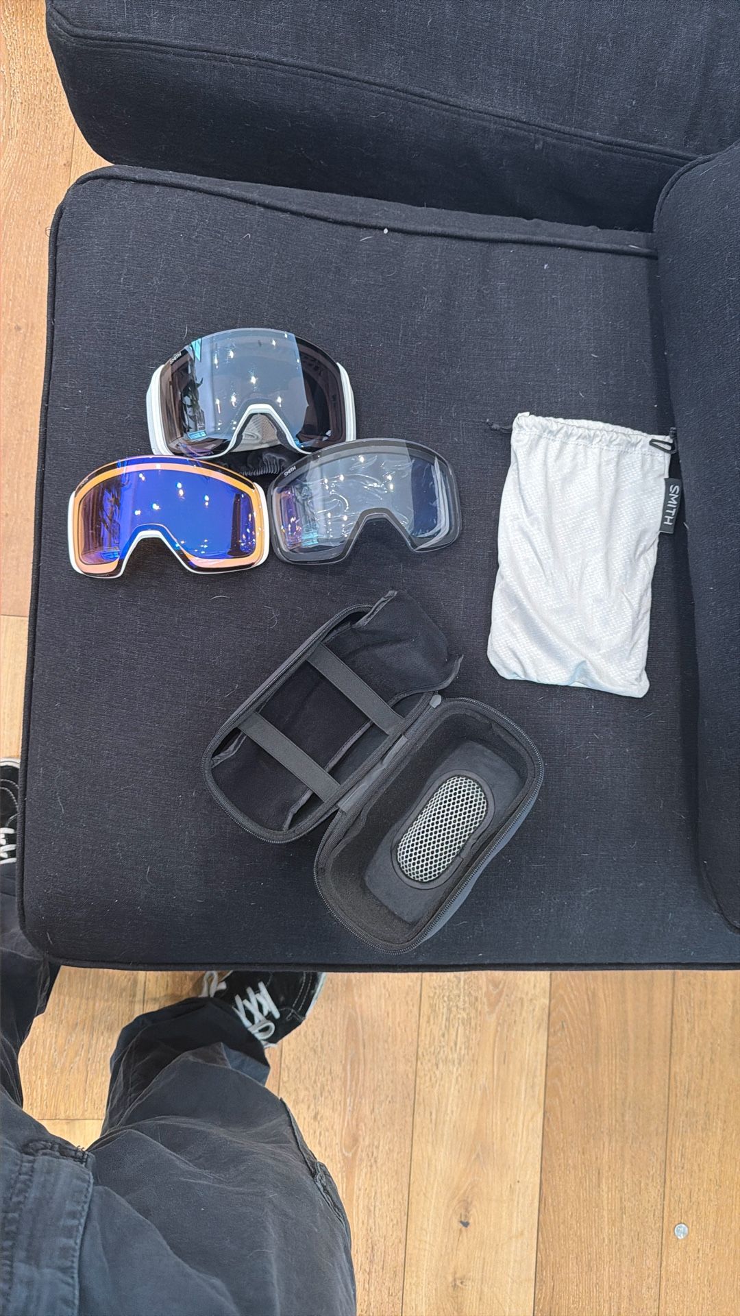 Smith 4d mag snow goggles in white with extra chroma pop lens