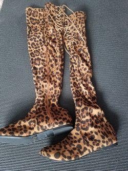 NEW Above the knee Flat Leopard Boots Sz8