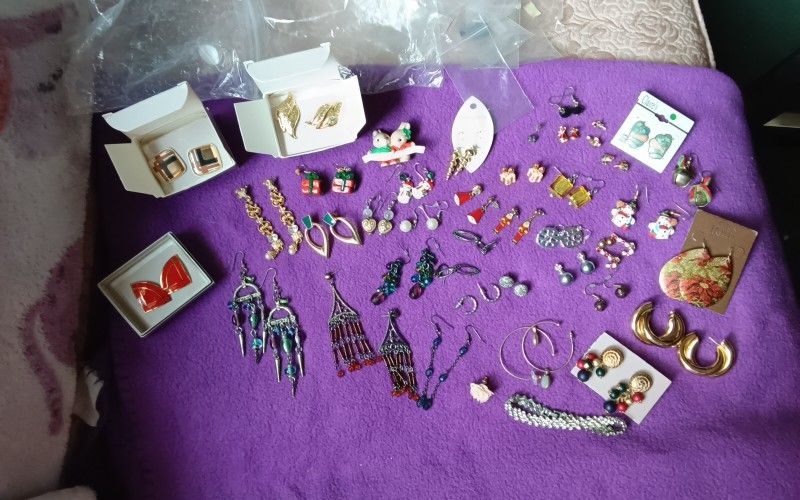 Jewelry Lot Located In Blasdell