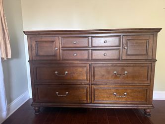 American Signature Dresser