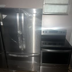 Brand New Whirlpool Set Fridge And Stove 