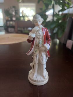 OCCUPIED JAPAN PORCELAIN SMALL FIGURINE COLONIAL MAN STANDING
