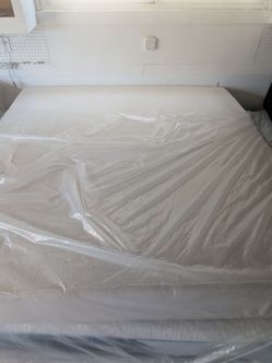 Boring Hybrid King Mattress - Perfect Condition