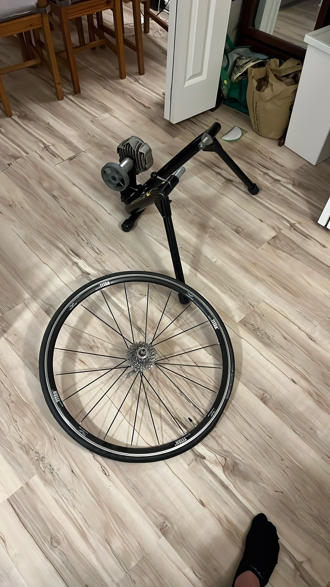 CycleOps Fluid Bike Trainer + 700c Rear Wheel w/ Cassette – Indoor Cycling Setup