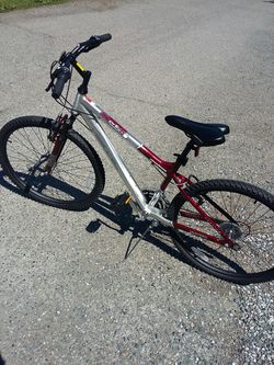 Hardtail vertical Edge aluminum frame mountain bike 18 speed like new ridden a couple times for Sale in Bellingham WA OfferUp