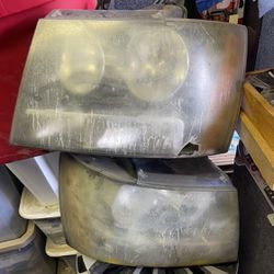 $60.00 - 2  USED HEADLIGHTS FROM 2007 CHEVY CHEVROLET AVALANCHE LUBBOCK,TX