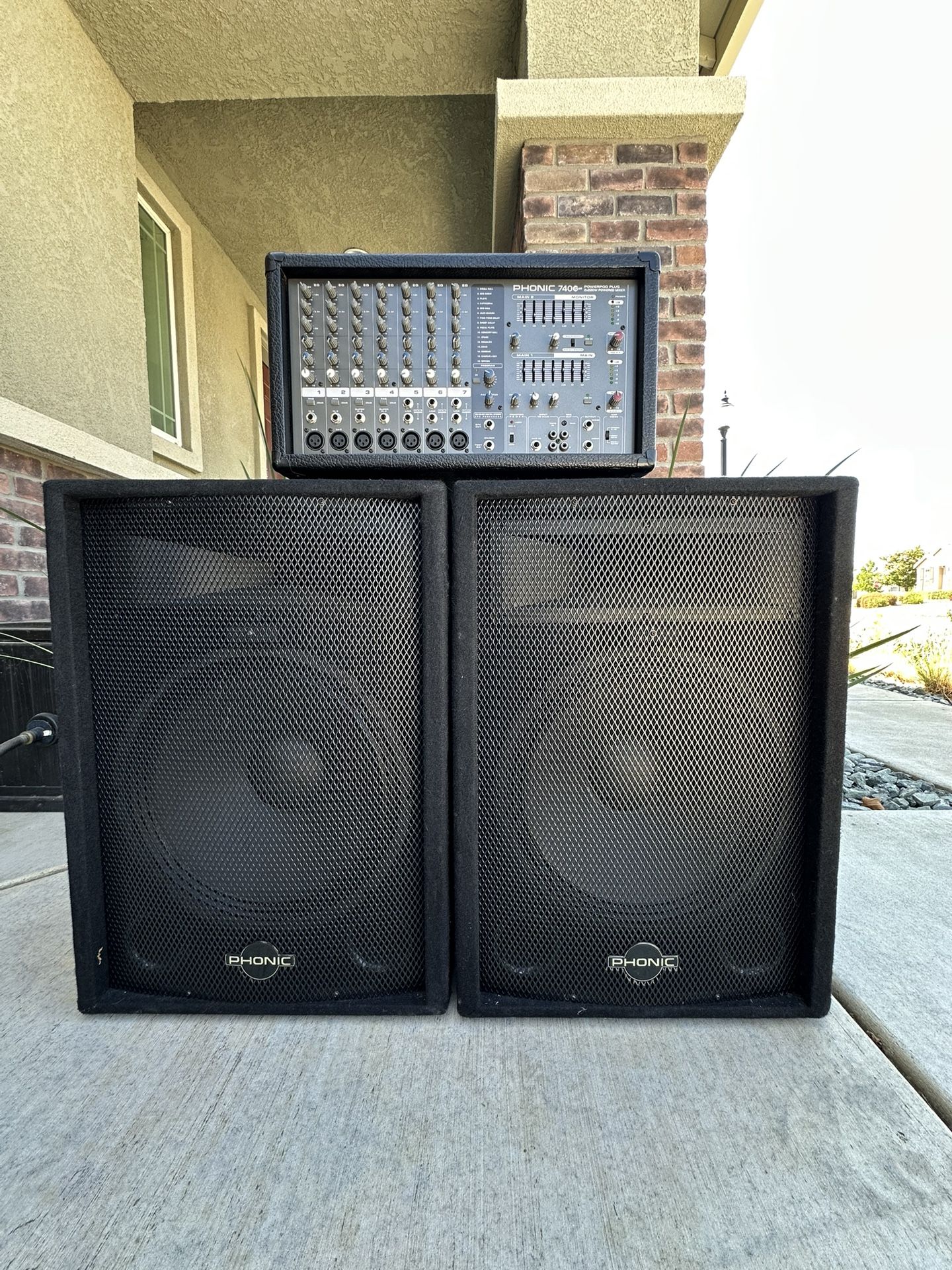 Powered Mixer And Speakers