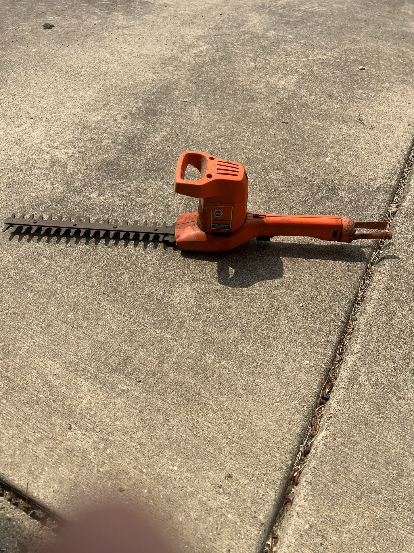 Black & Decker Electric Hedge Trimmer - Reliable Yard Tool!