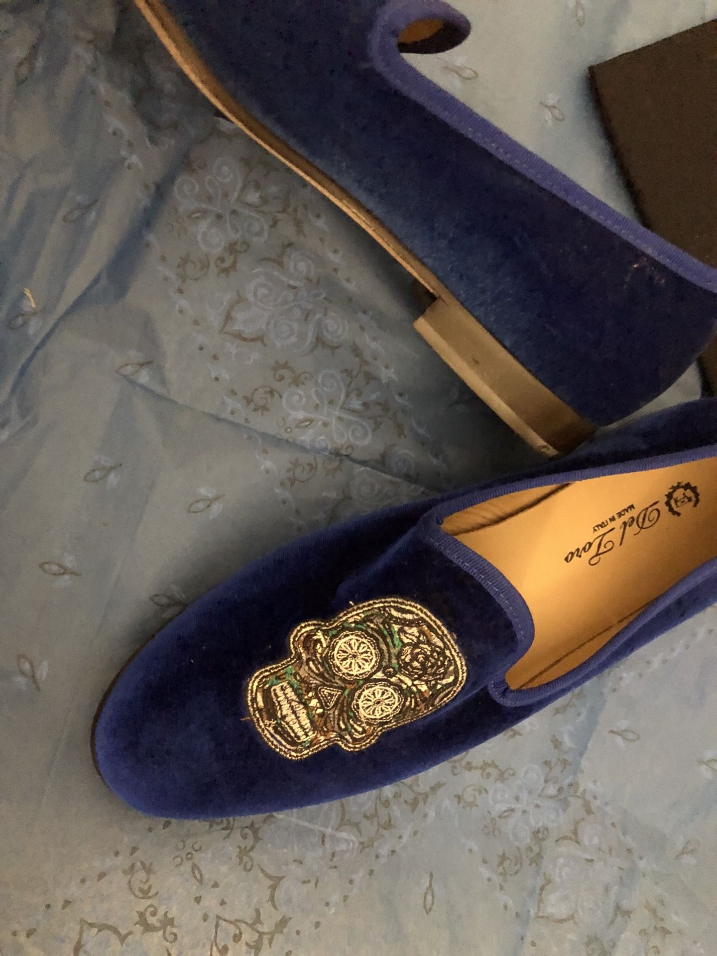 Del Toro Blue Velvet Skull & Bone Slipper (Size 10 1/2)