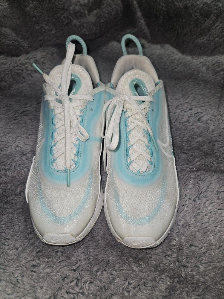 Womens Nike Air Max Sneaker Size 8. Price Negotiable