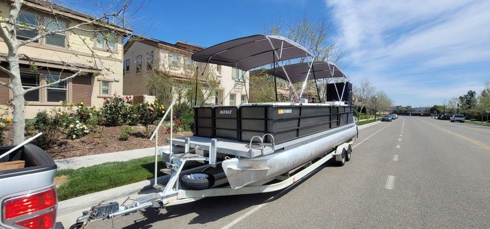 Pontoon Boat 