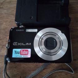CASIO EXILIM DIGITAL CAMERA 2.7" LCD 5 OPTICAL ZOOM 12.1 MEGAPIXELES TESTED WORKING GREAT