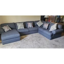 Jayceon Steel RAF Sectional
by Ashley🚨Finance&Delivery Available