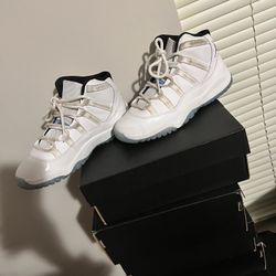White and baby blue 11’s size 2.5 y kids 