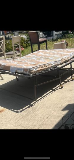 Full size foldable bed !30.00