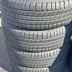 235/55R18 Michellin 🏷️For sale 🎁set de llantas en perfecto estado 80%life 🤩