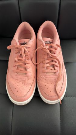 Women Shoe Size 10.5 Nike Tennis