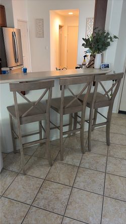 3 tall wood bar stools