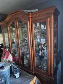 Cabinet/ dinning table & chairs