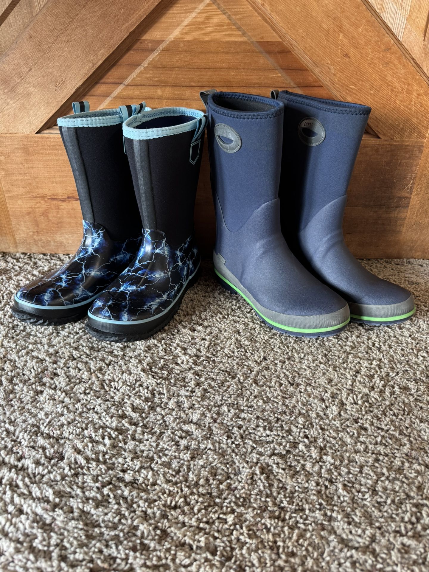 Muck style boots- size  6 youth (small adult)