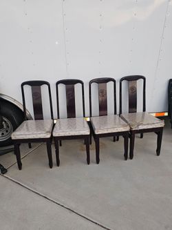 Set Of 4 dining chairs $20 for all price is firm