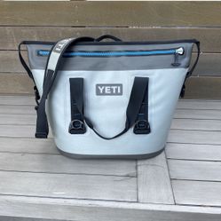 Yeti Hopper 2 - Cooler Tote