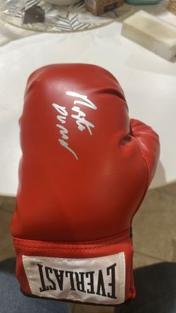 Roberto Duran-Signed Everlast Red Boxing Glove