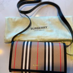 Burberry E-canvas Wallet with detachable Strap 