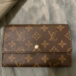 Louis Vuitton Monogram Sarah Wallet