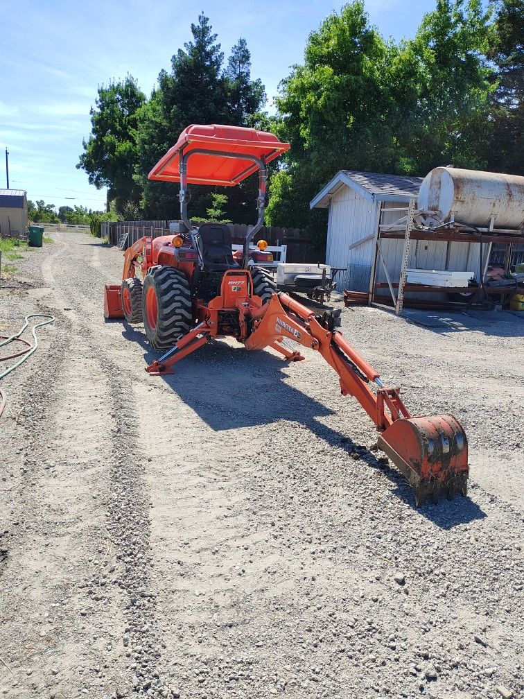 L3901 Kubota Backhoe