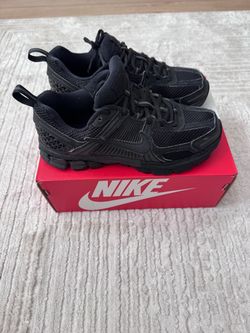 Nike VOMERO 5 - Size 4.5Y