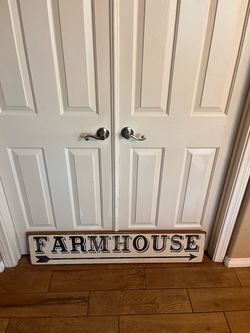 Farmhouse Arrow Wood Sign