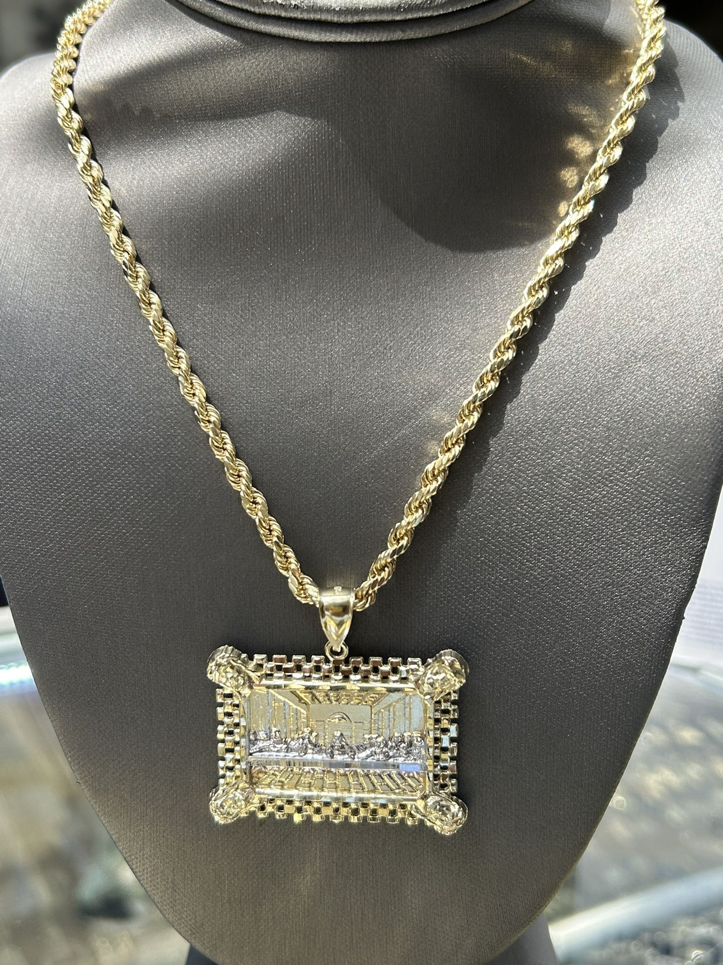 10kt Gold Rope Chain With Lastsupper Pendant 1875