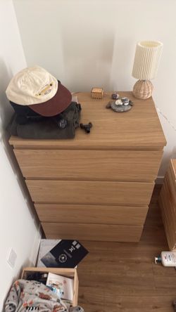 Beautiful and sturdy dresser with light wood minimalist look