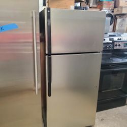 Refrigerator GE Width 28 Inches 