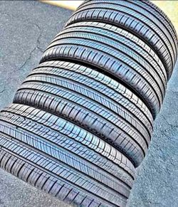 235 45 18 Michelin tires Con 80% de Vida Las 4