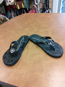 Sz 7 Michael Kors flip flops