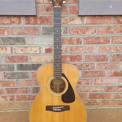Yamaha FG331 Acoustic Guitar