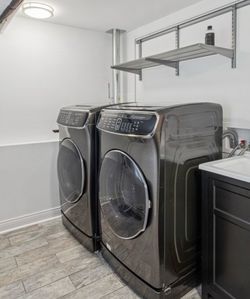 Samsung FlexWash Washer & Gas Steam Dryer Set – Premium Black Stainless Steel