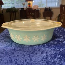 Pyrex (MCM) 1956 “White Snowflake On Turquoise “ Pattern Oval Casserole.1.5 Qt.