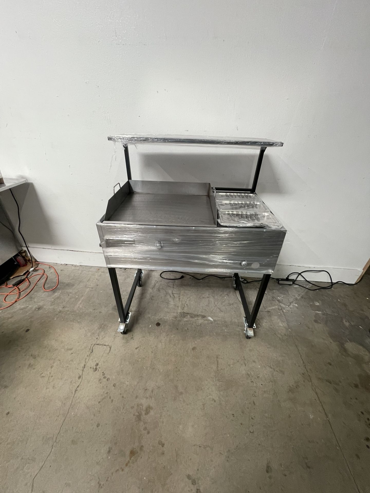 Plancha De 24” Con 3 Charolas Baño María Y Repisa | Incluye Manguera Con Regulador
