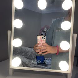vanity mirror with Hollywood lights  