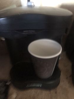 2 cup individual cup coffee maker with coffee pods and cups