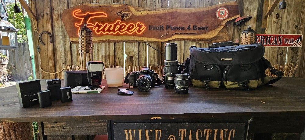 CANON EOS 60D DSRL CAMERA AND ACCESSORIES - LIKE NEW